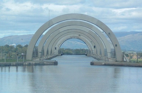 Falkirk_approaching_way