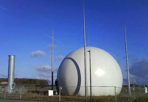 Biogasholder_and_flare